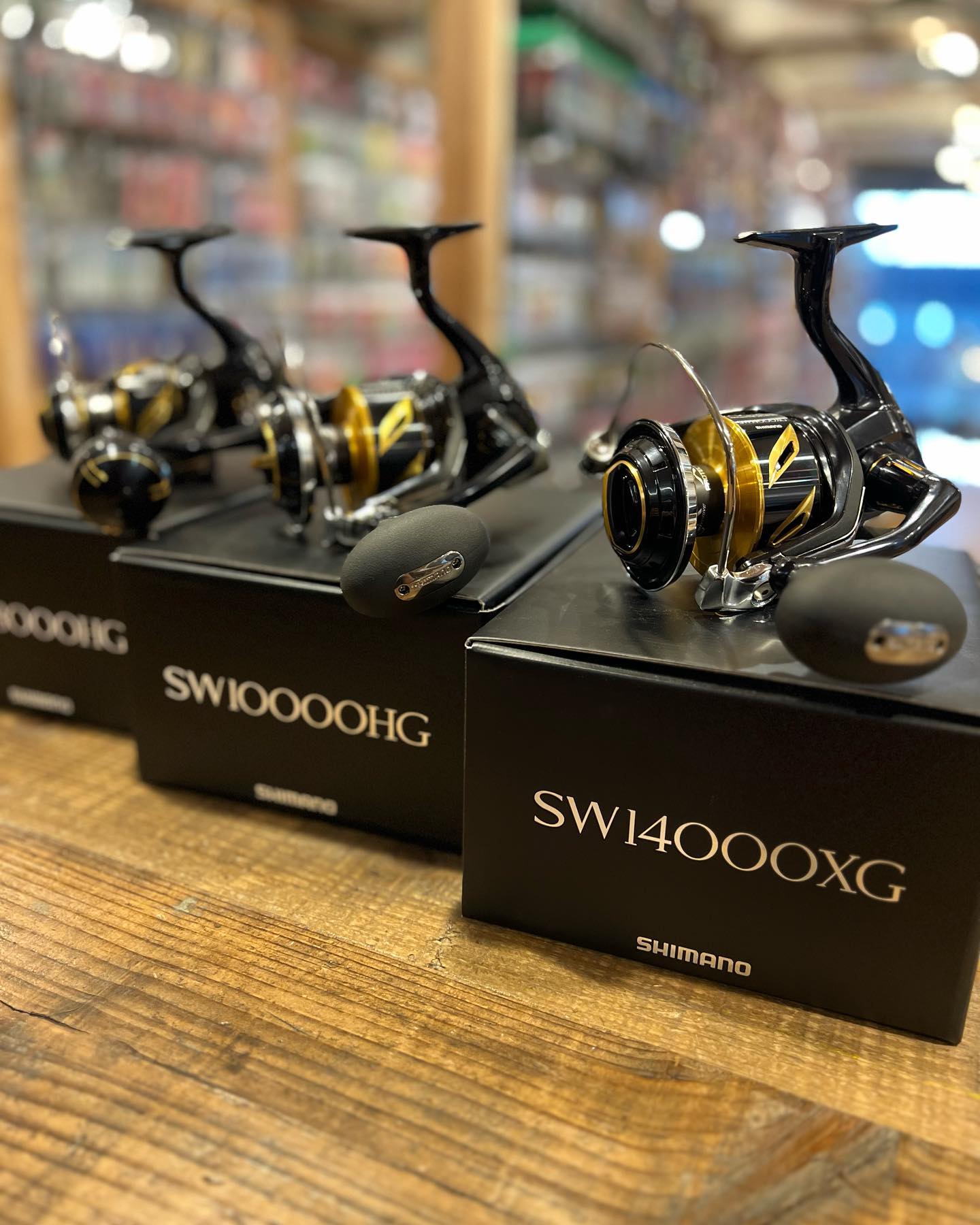SHIMANO STELLA SWシリーズ入荷しました〜! 外房ジギング〜ヒラマサ、キハダ等の大物キャスティング向けの8000HG,10000HG, 14000XG! ショアからの、ヒラスズキ〜ライトショアジギング向けの4000XG,5000XG,6000XG! シーズンなると手に入れにくいので、今から準備万端で SHIMANO STELLA SWシリーズ入荷しました〜! 外房ジギング〜ヒラマサ、キハダ等の大物キャスティング向けの8000HG,10000HG, 14000XG! ショアからの、ヒラスズキ〜ライトショアジギング向けの4000XG,5000XG,6000XG! シーズンなると手に入れにくいので、今から準備万端で