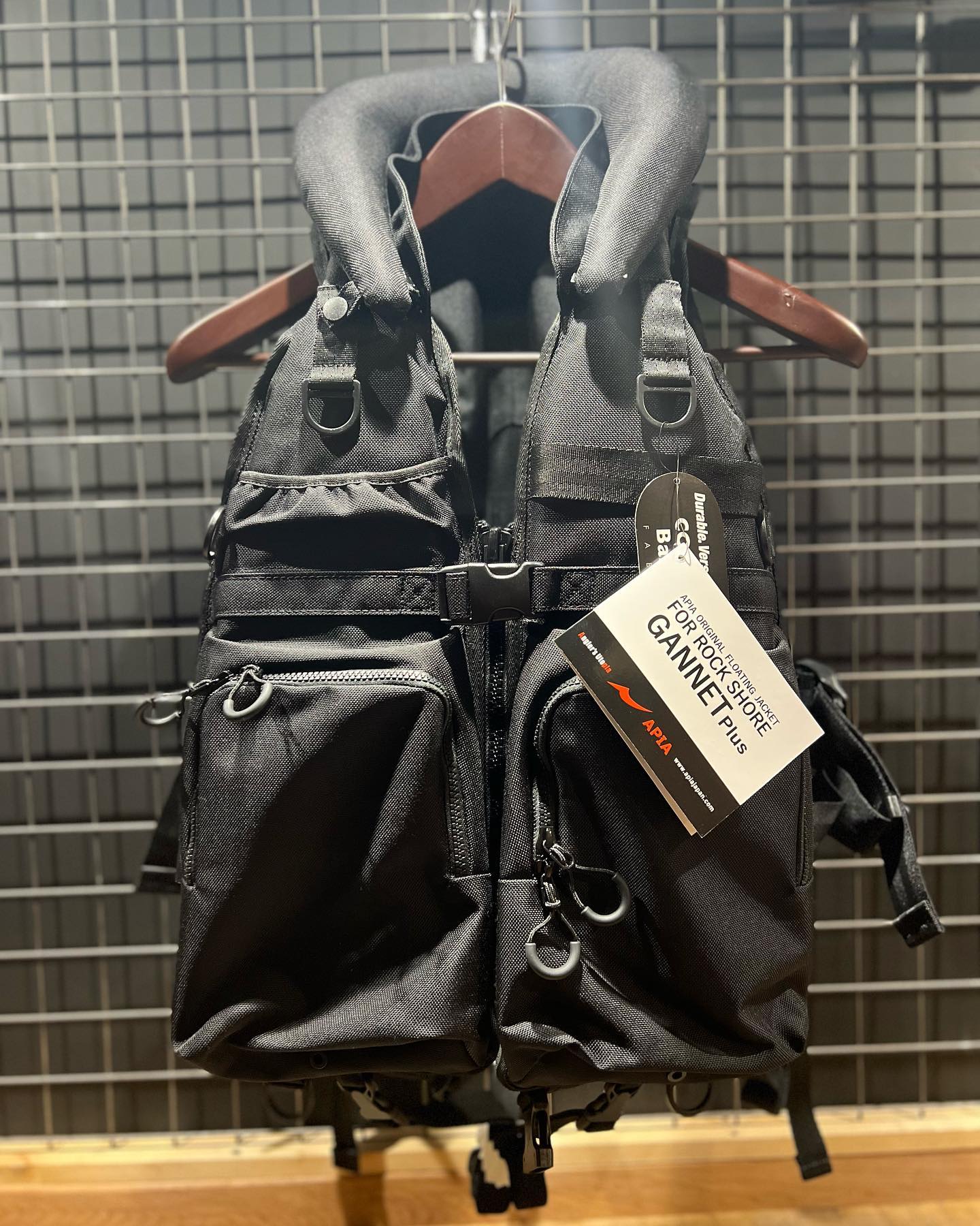 機動性と収納力を両立させたフローティングジャケット！ アピア 