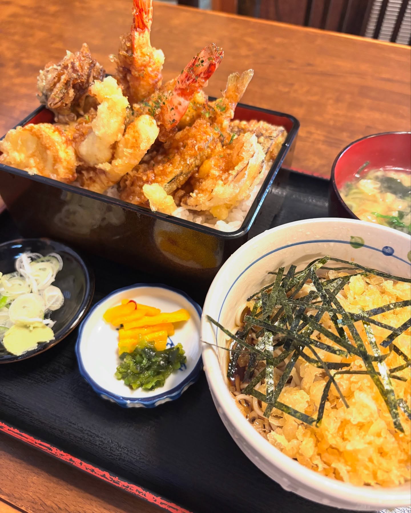 今日は入荷がなかったので飯ネタです笑ここ最近はまっている、吉祥寺しなのやさん🍴メニューが豊富で毎回悩みます笑カツ丼とか人気みたいなのですが自分はまだ頼めていません🥹