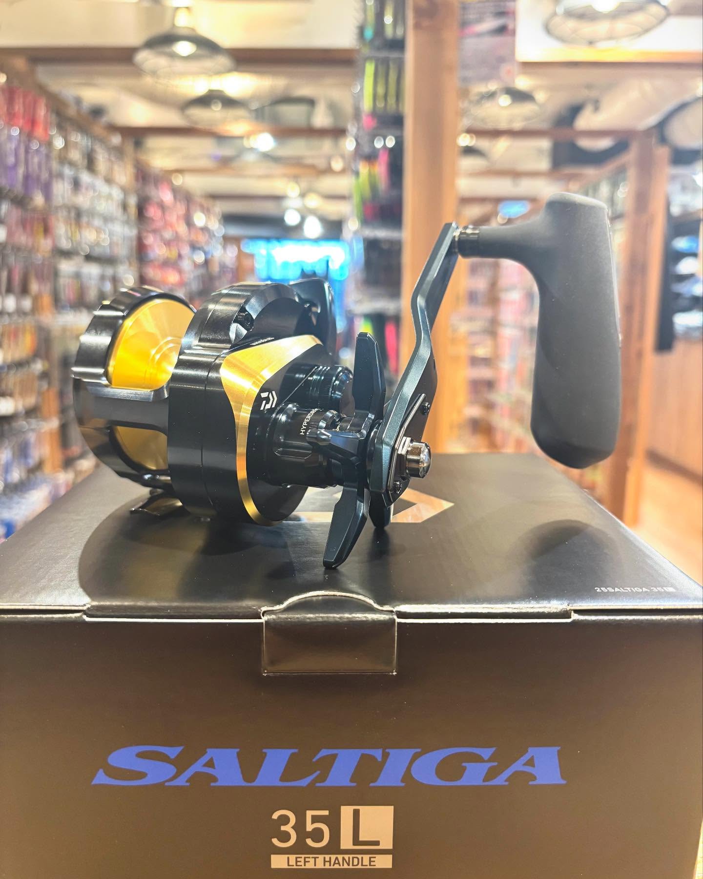 ダイワさんよりソルティガ35L入荷！！右ハンドル、左ハンドル揃いました👍