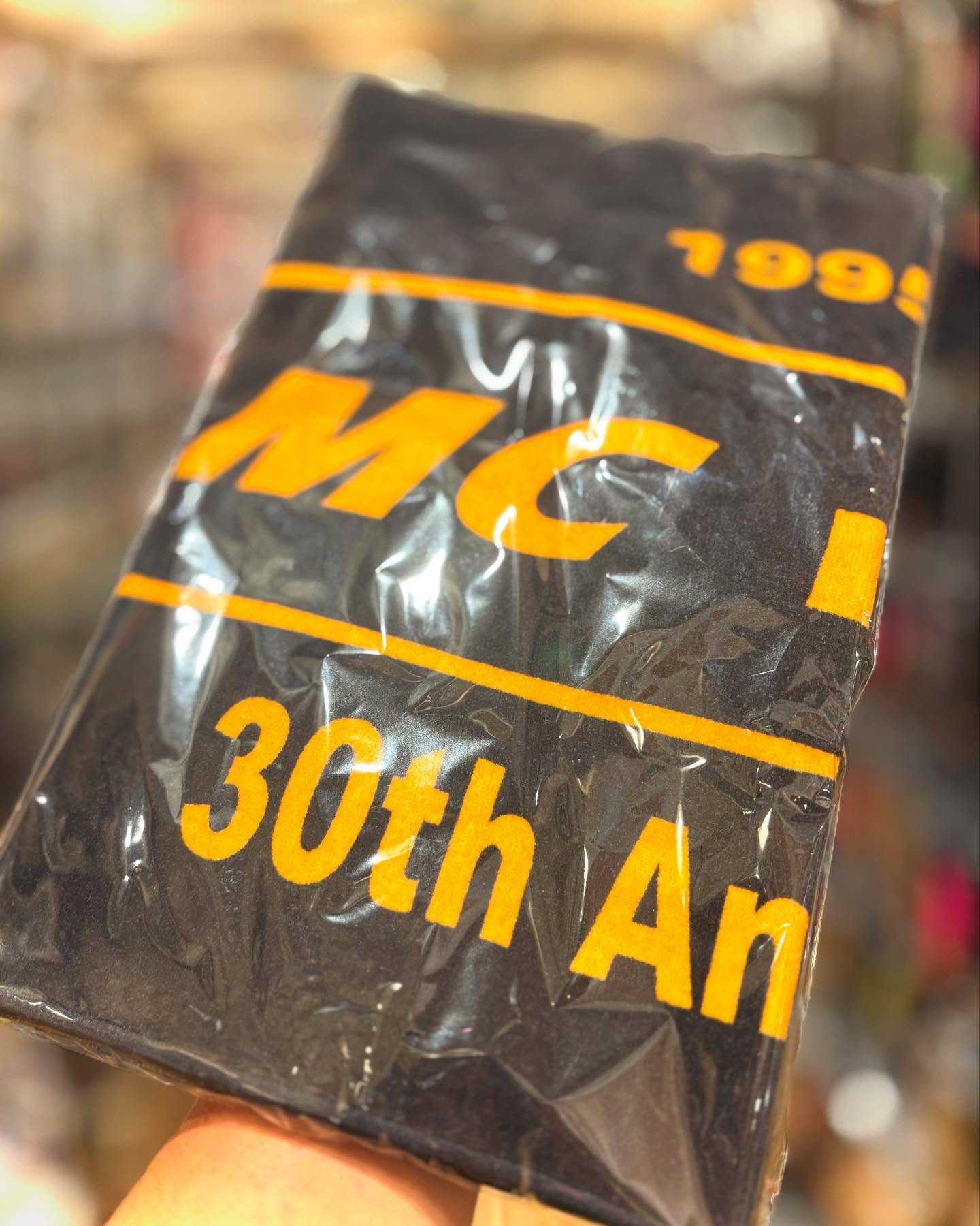 完売しておりましたMCワークスさんの30周年スポーツタオルを一枚だけ発掘しました笑店頭にて販売中です！