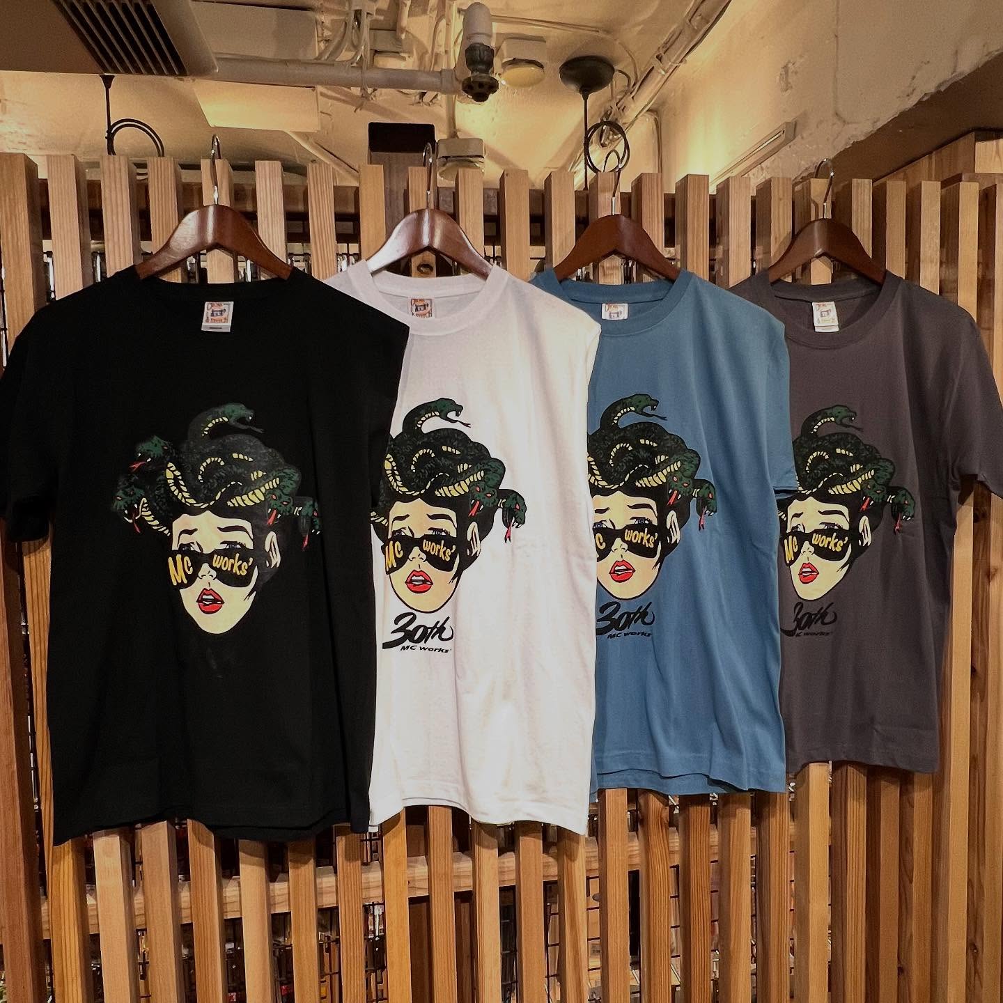 MC works′より【2025サマーT 30周年限定プリント】&【ハーフメッシュフラットバイザー】入荷しました〜🤗